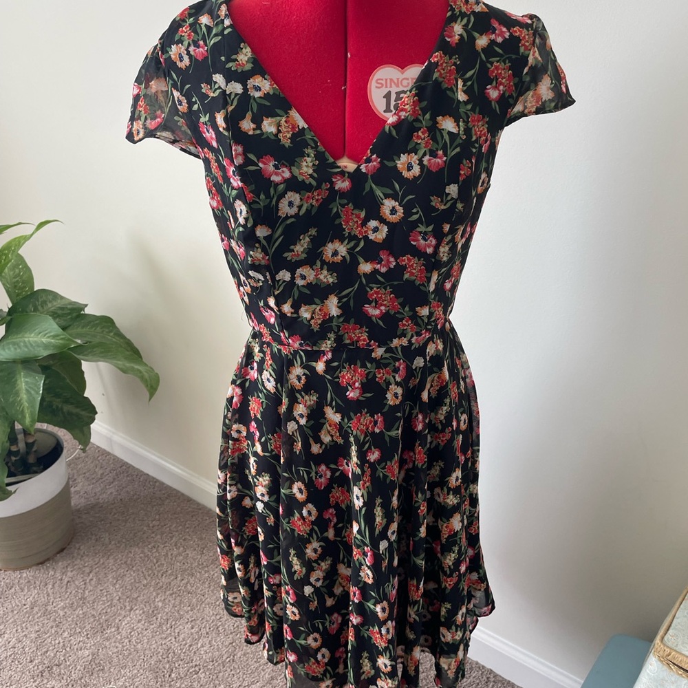 Betsy Johnson floral cocktail dress